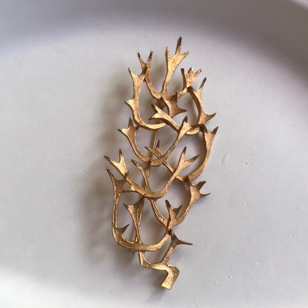 PAGO GOLD TONED BROOCH PIN